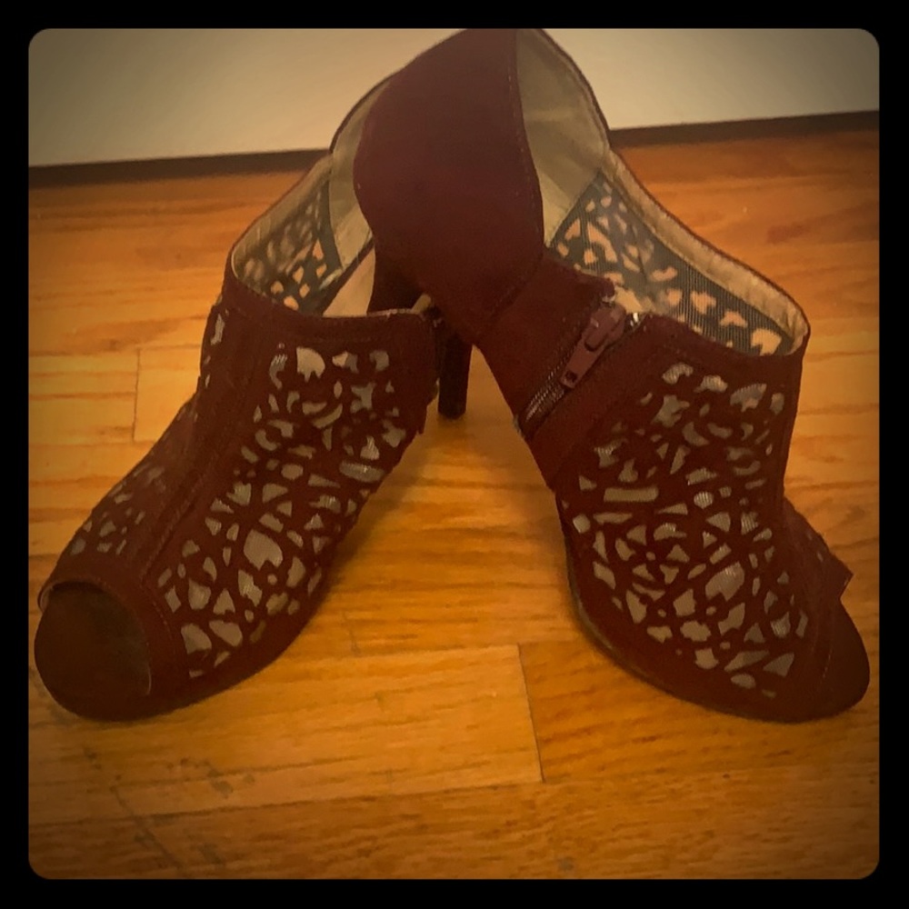 Size 9 peep toe bootie w side zipper NWOT